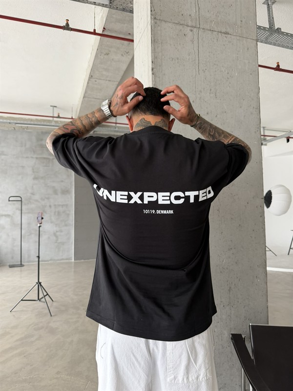 Unexpexted Baskılı Premium T-Shirt - Siyah