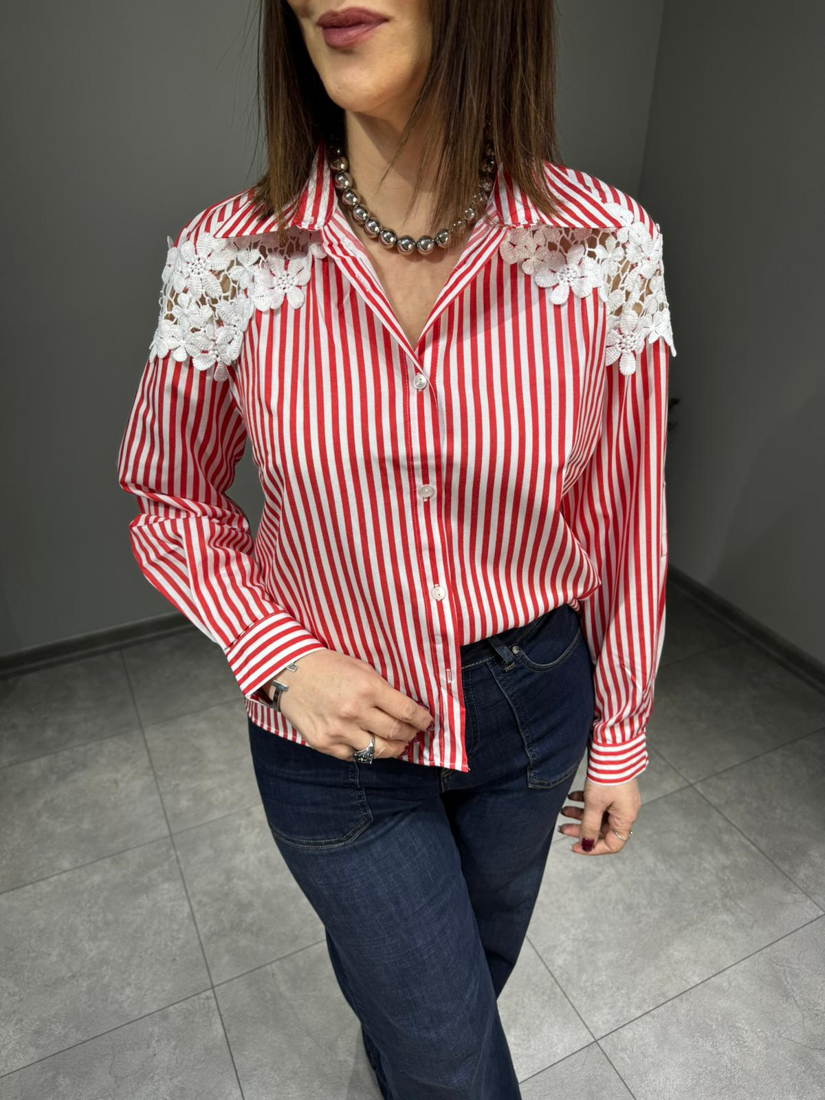 Omuzu Dantel Detaylı Koton Gömlek 3084