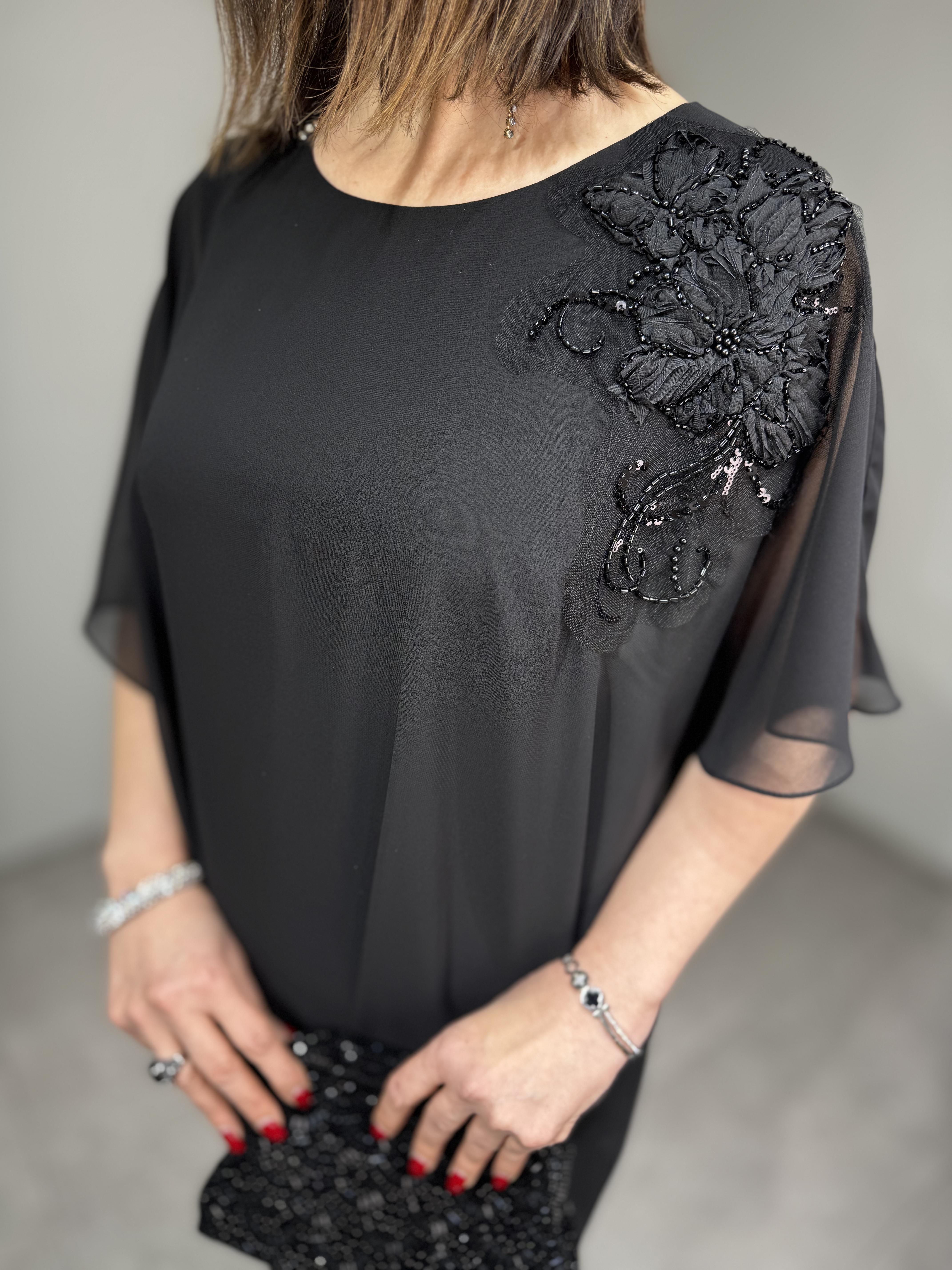 Omuzu İşlemeli Asimetrik Kesim Bluz 3067 · 2