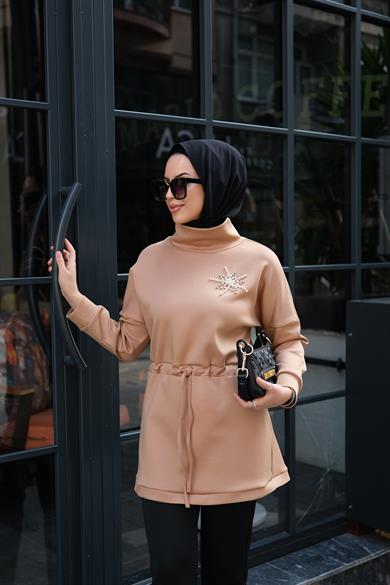 İncili Taşlı Karamel Balıkçı Yaka  Sweat Scuba Juliette