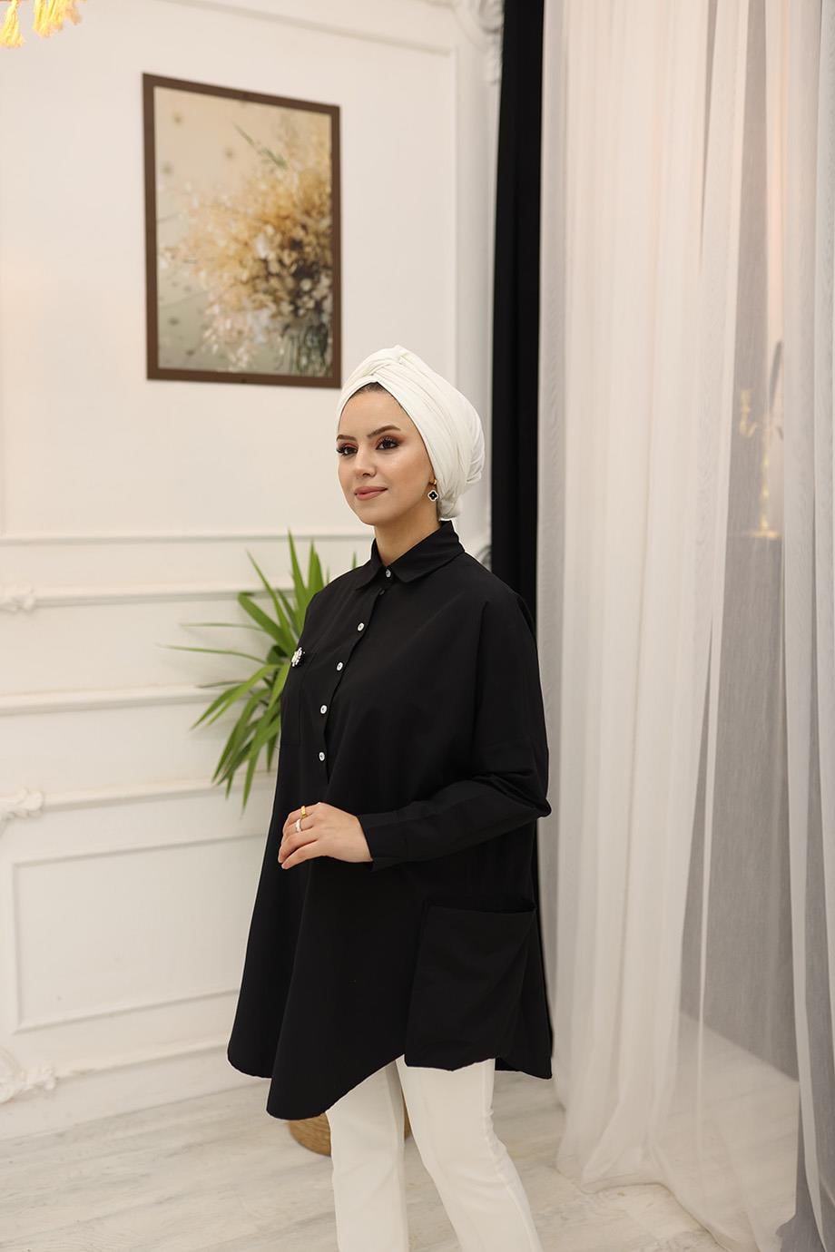 İki Yanı Cepli Broş Detaylı Pamuk Siyah Özel Tasarım Gömlek