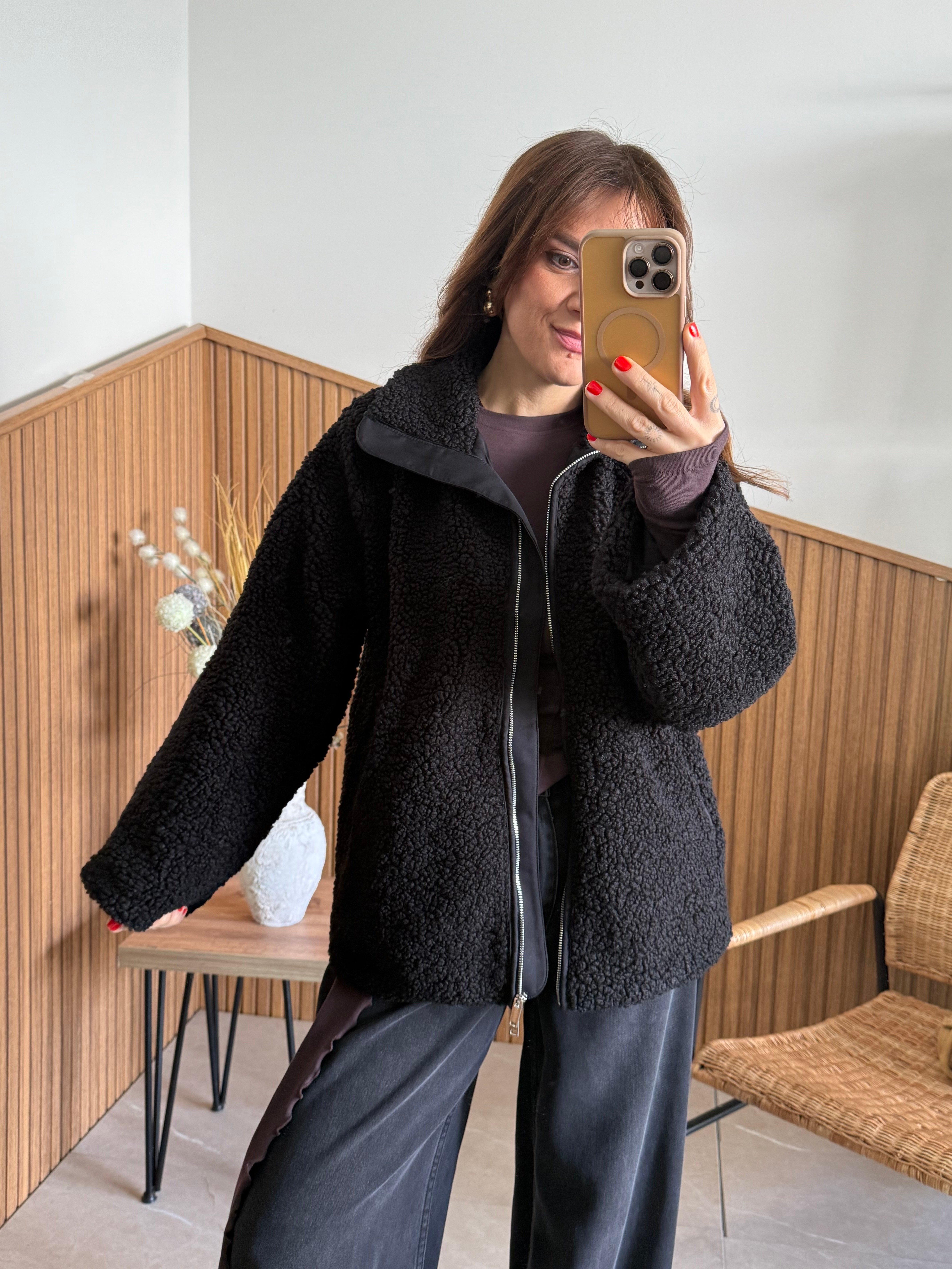 Astarlı Koyu Siyah Teddy Mont 