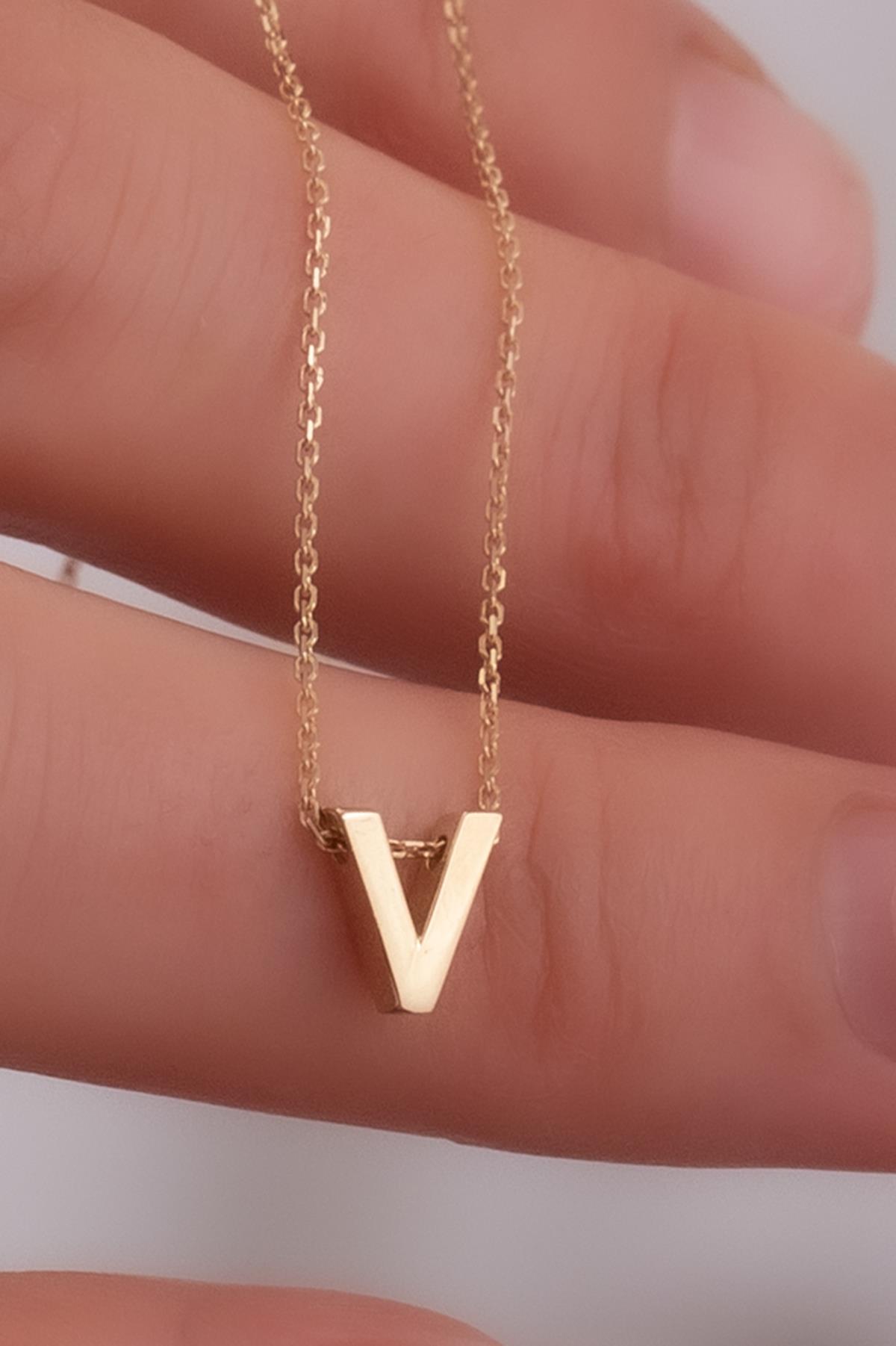 14 Ayar Altın V Harf Kolye