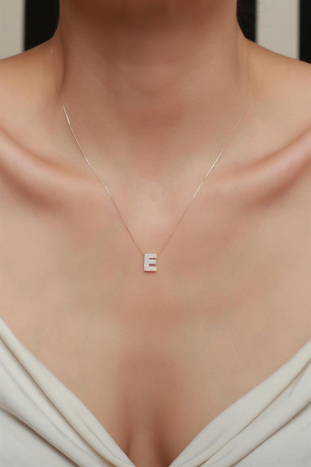 14 Ayar Altın E Harf Beyaz Opal Taşlı Kolye