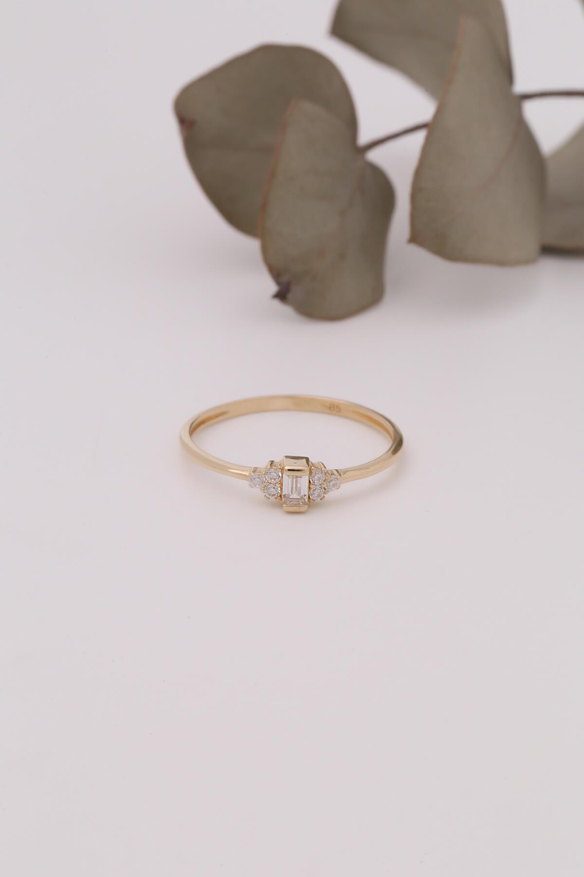 14 Ayar Altın Beyaz Taşlı Minimal Yüzük