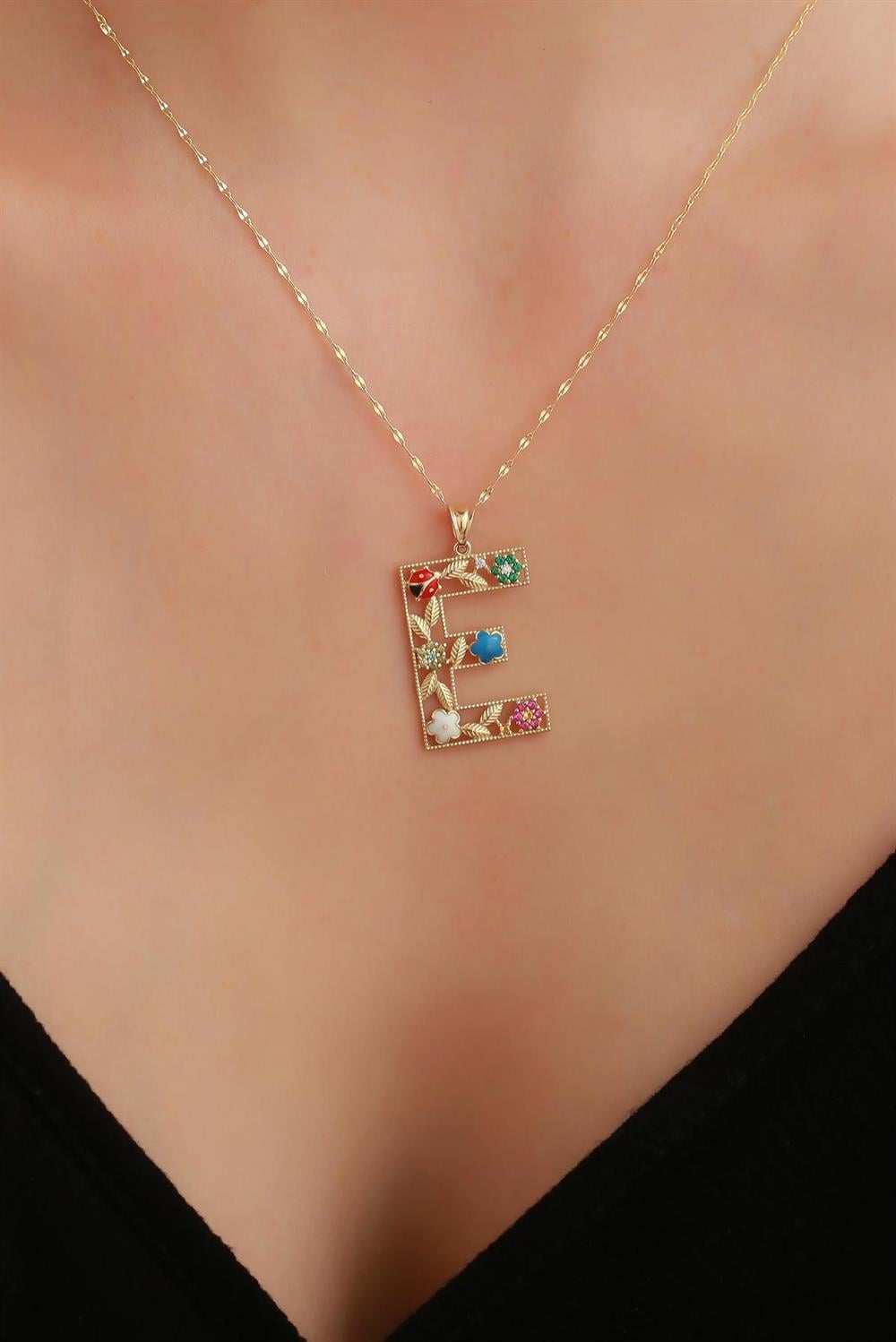 14 Ayar Altın E Harf Çiçek Kolye