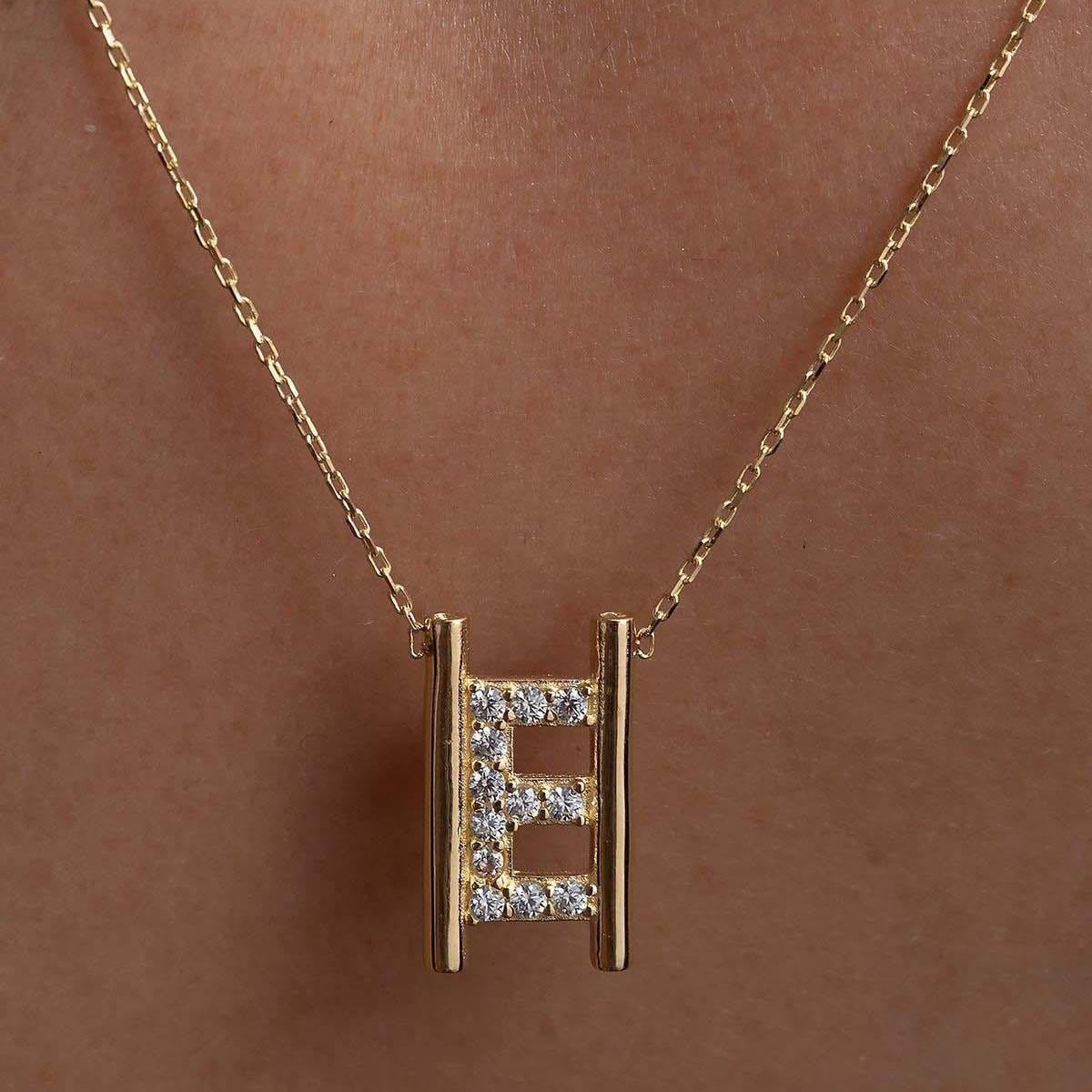 14 Ayar Altın E Harfi Taşlı Kolye