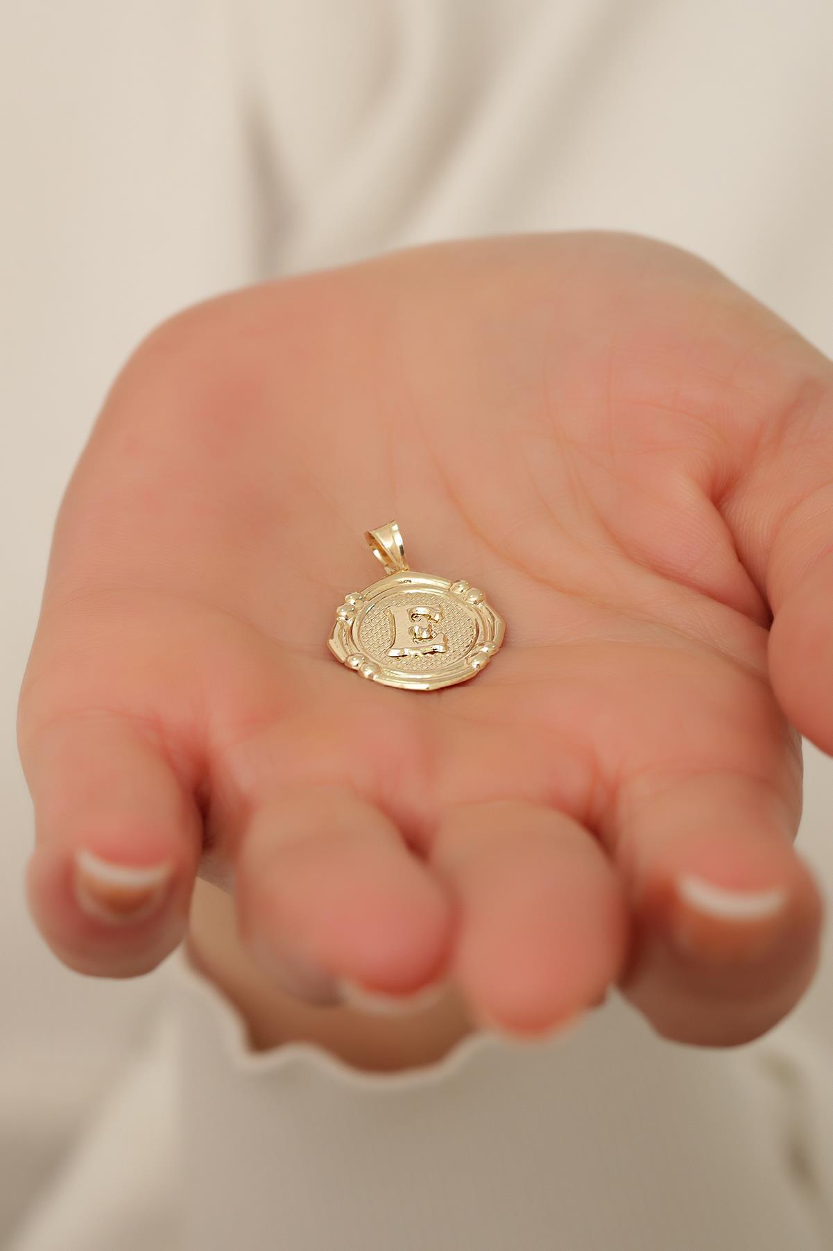 14 Ayar Altın E Harfli Retro Kolye Ucu