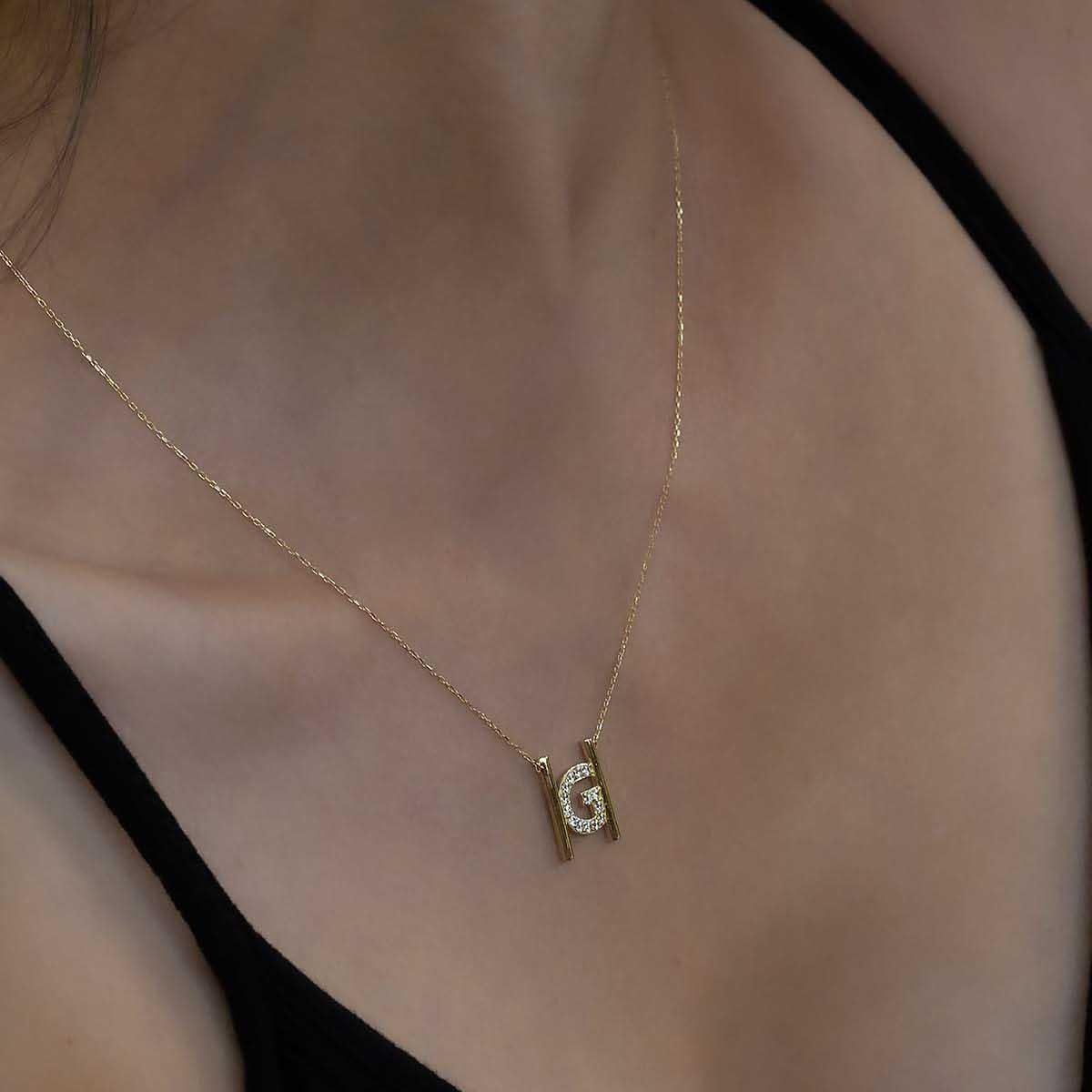 14 Ayar Altın G Harfi Taşlı Kolye