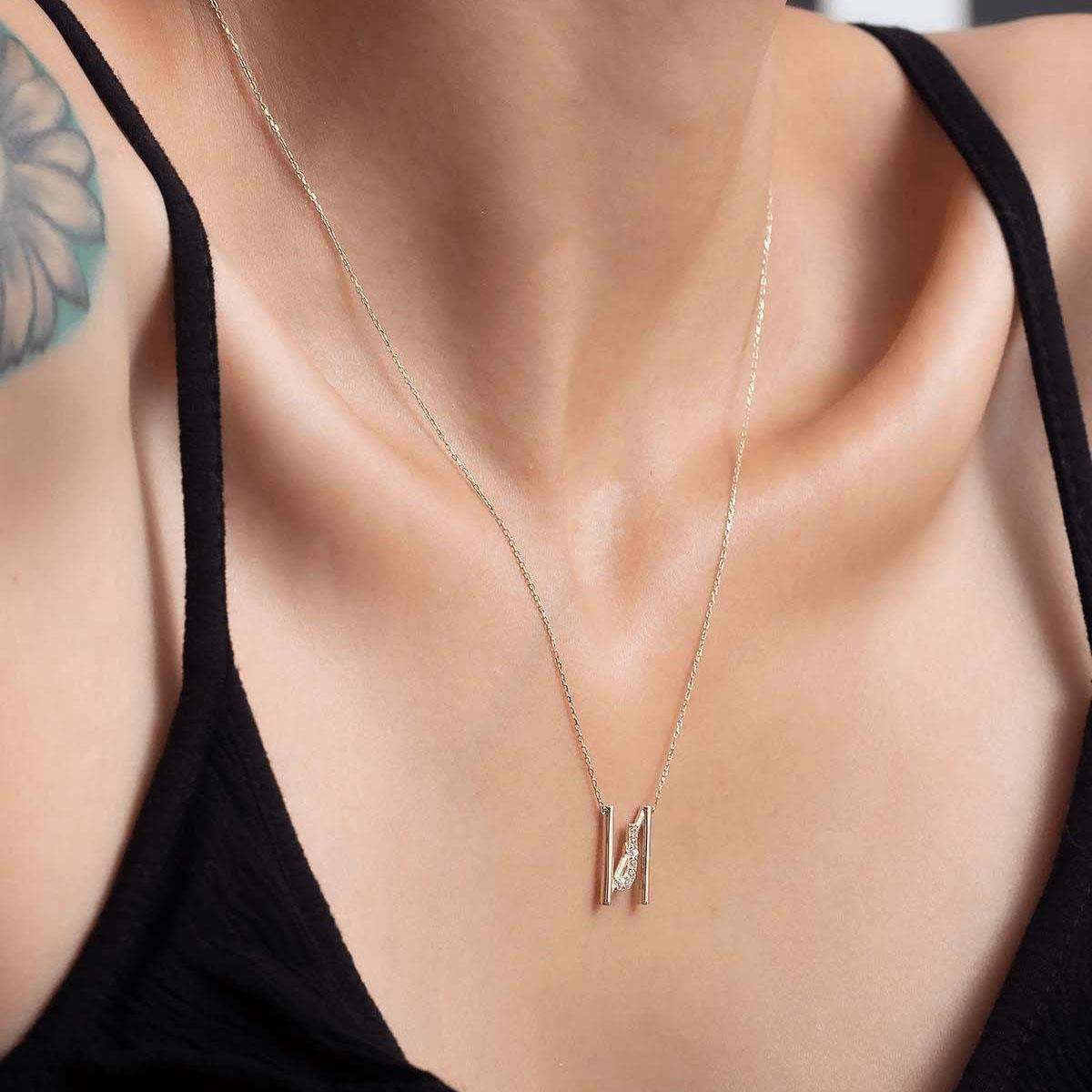 14 Ayar Altın J Harfi Taşlı Kolye