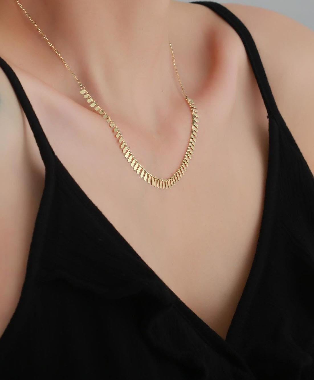 14 Ayar Altın Mini Pullu Badem Kolye