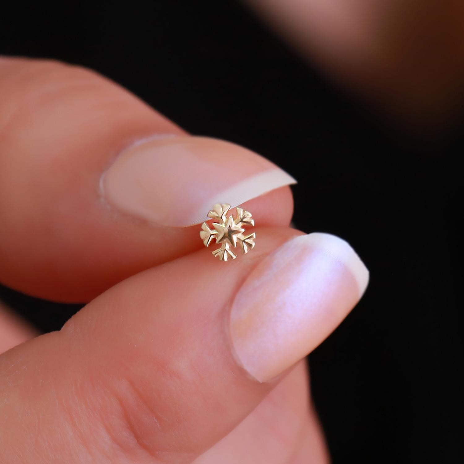 14 Ayar Altın Taşlı Kar Tanesi Tragus Piercing