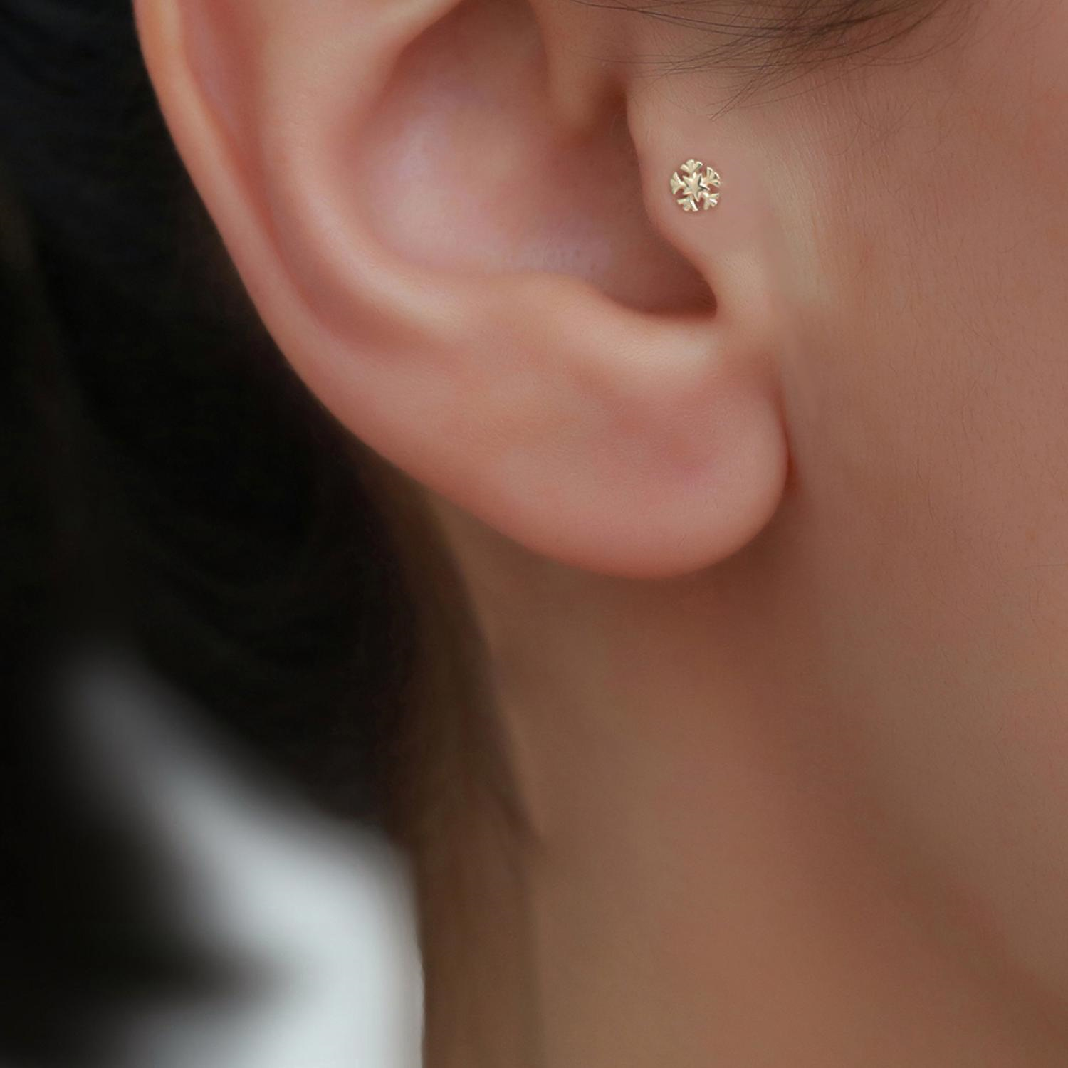 14 Ayar Altın Taşlı Kar Tanesi Tragus Piercing