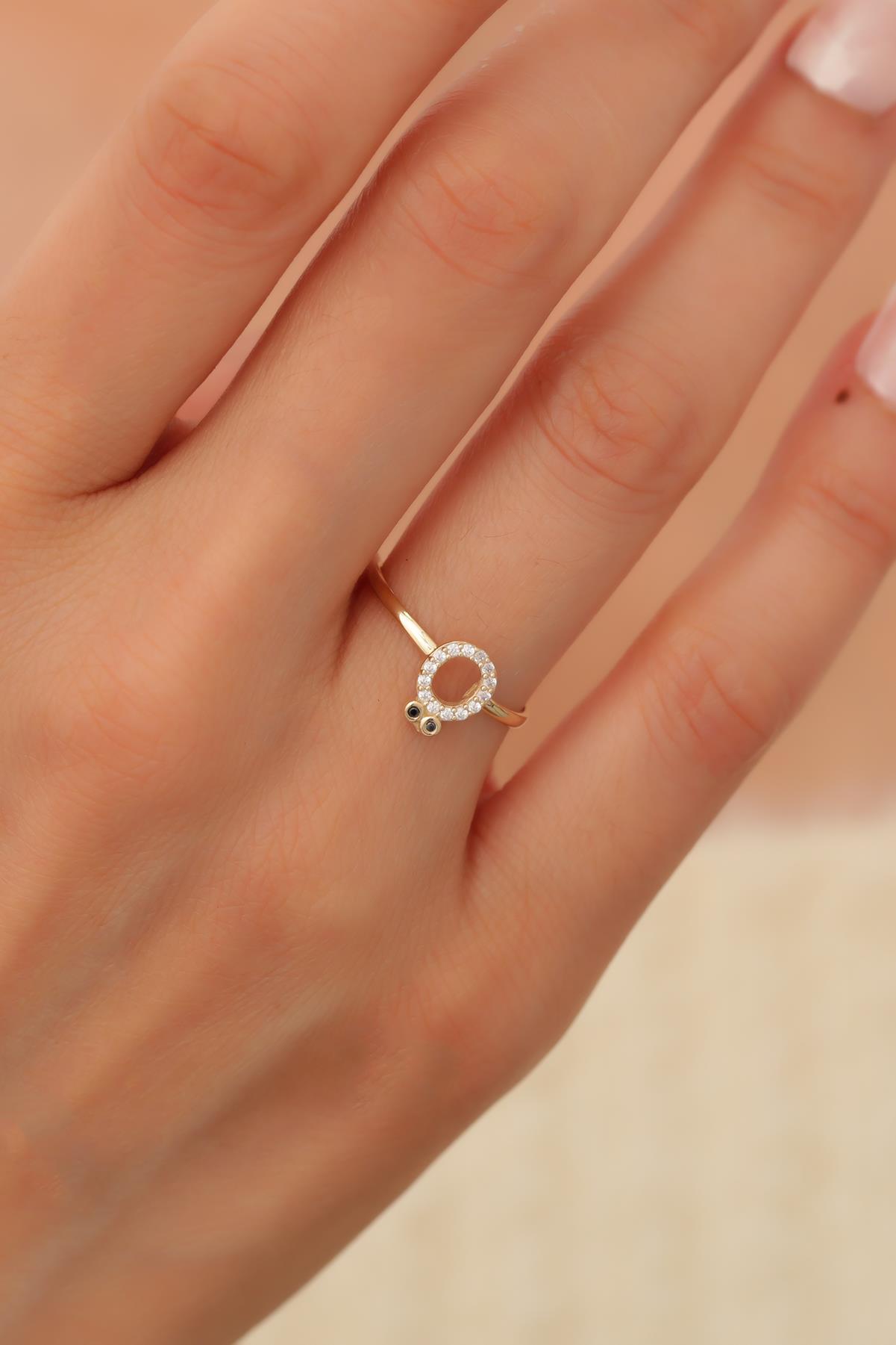 14 Ayar Altın Taşlı Minimal Ö Harfi Yüzük