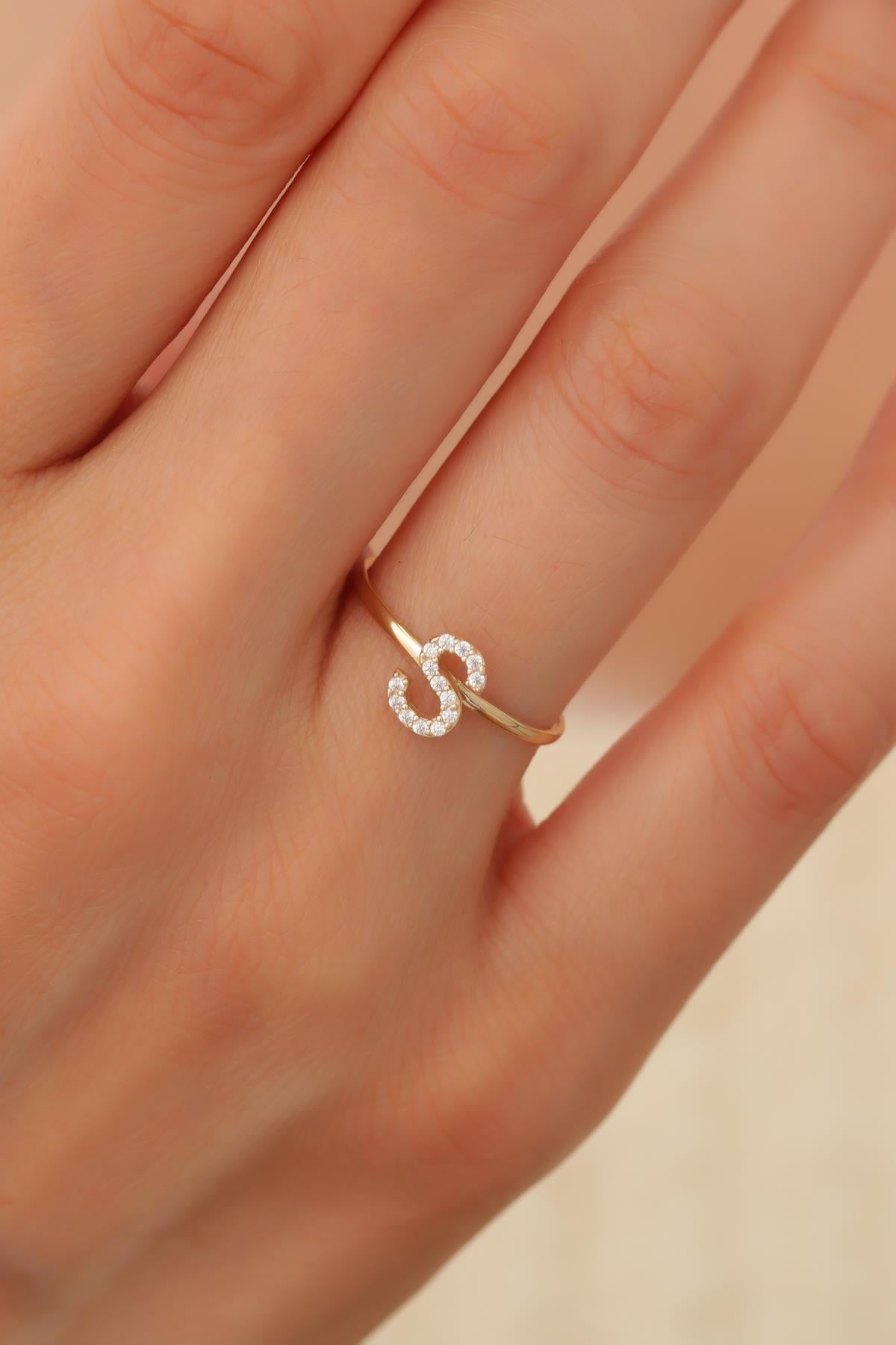 14 Ayar Altın Taşlı Minimal S Harfi Yüzük