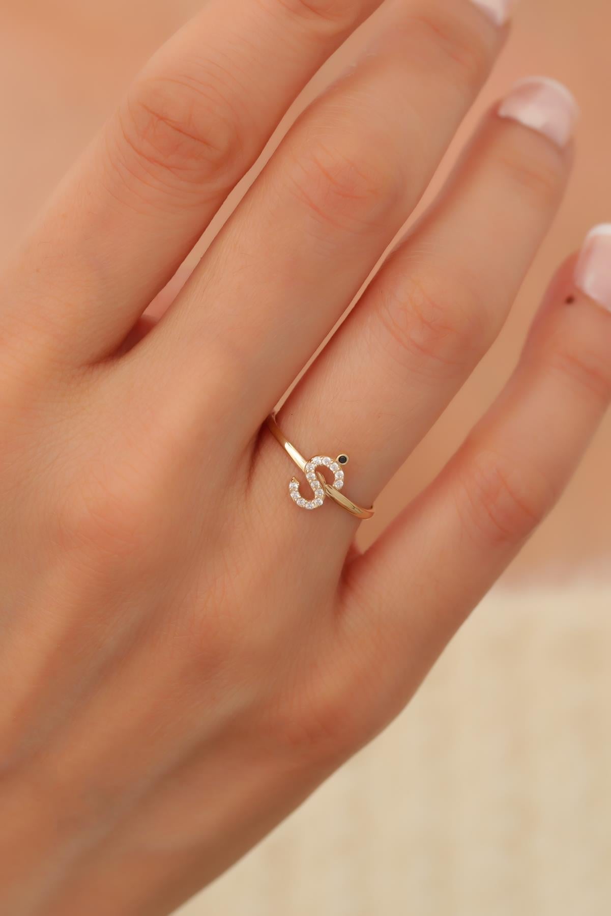 14 Ayar Altın Taşlı Minimal Ş Harfi Yüzük