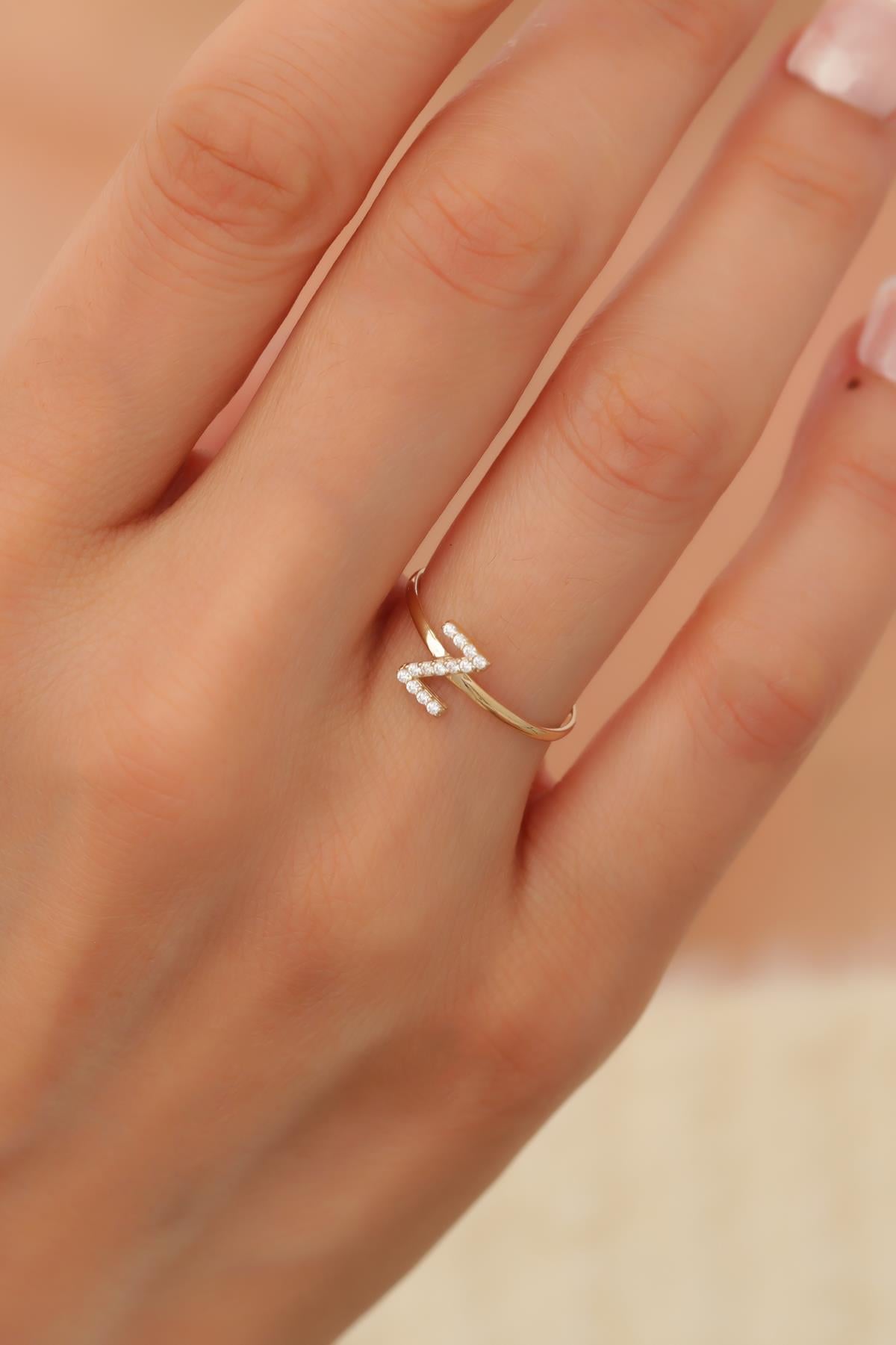 14 Ayar Altın Taşlı Minimal Z Harfi Yüzük