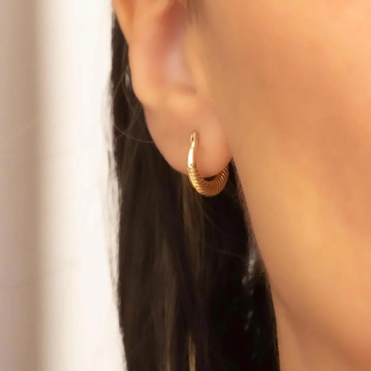 14 Ayar Altın Mini Midye Halka Küpe TEKLİ