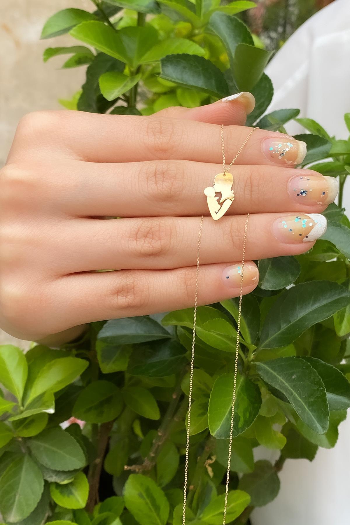 Bebek & Anne Kolyesi