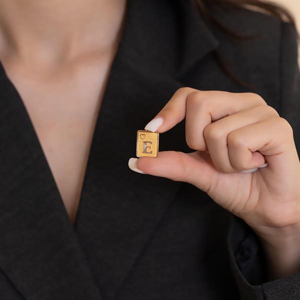 14 Ayar Altın E Harf Kalpli Kolye Ucu