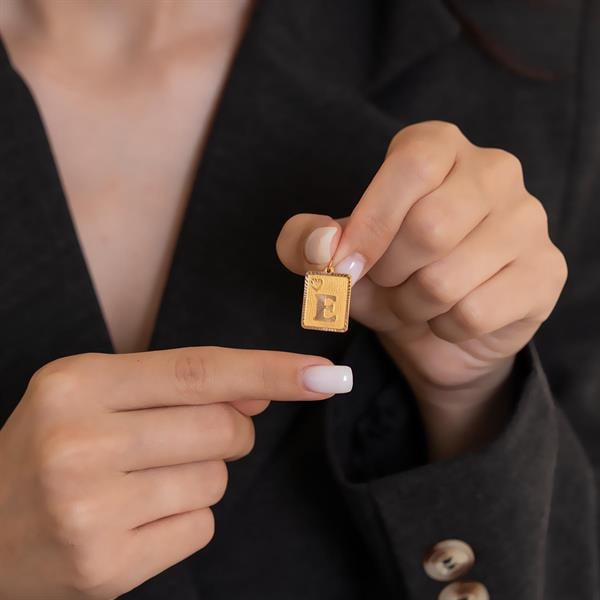 14 Ayar Altın E Harf Kalpli Kolye Ucu