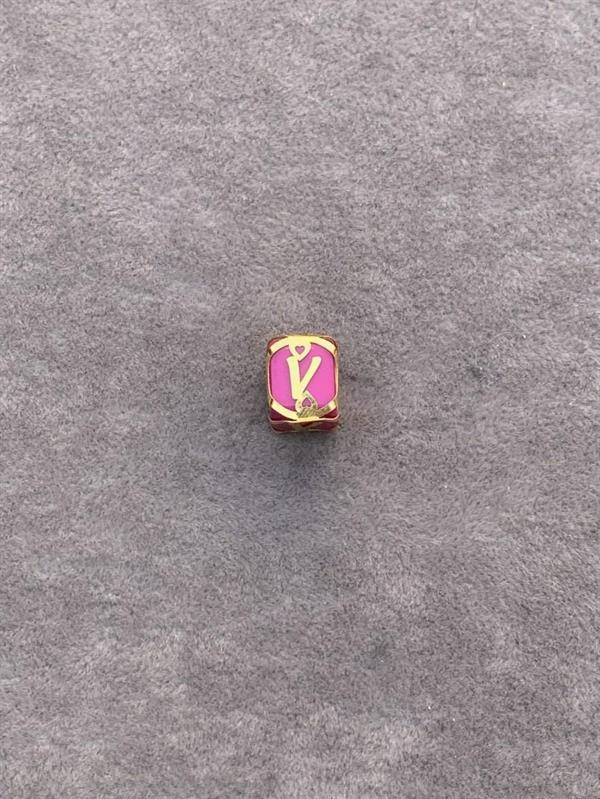 14 Ayar Altın Kafesli Pembe Boncuk V Harf Kolye Ucu