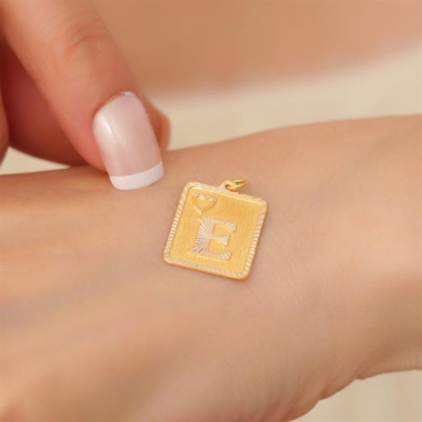 14 Ayar Altın E Harf Kalpli Kolye Ucu