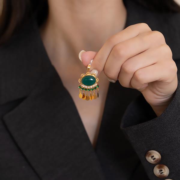 14K Solid Gold Sequined Green Stone Necklace