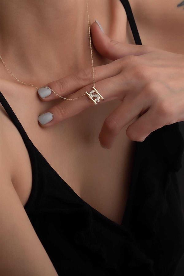 14 Ayar Altın Ş Harfi Taşlı Kolye