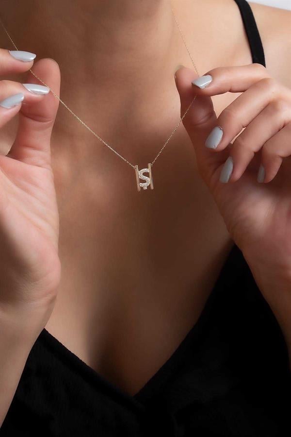 14 Ayar Altın Ş Harfi Taşlı Kolye