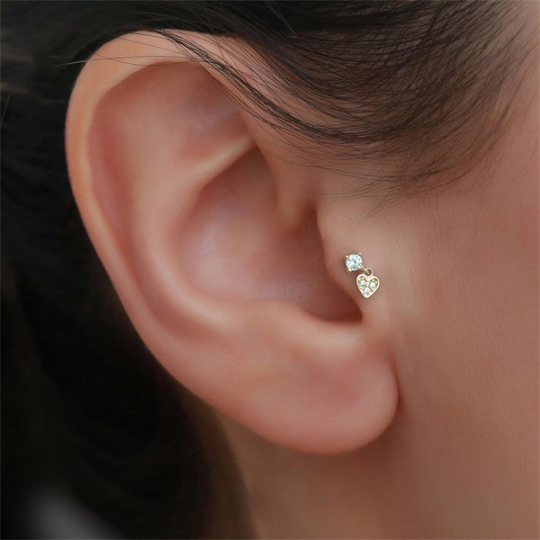 14 Ayar Altın Taşlı Kalp Sallantılı Tragus Piercing