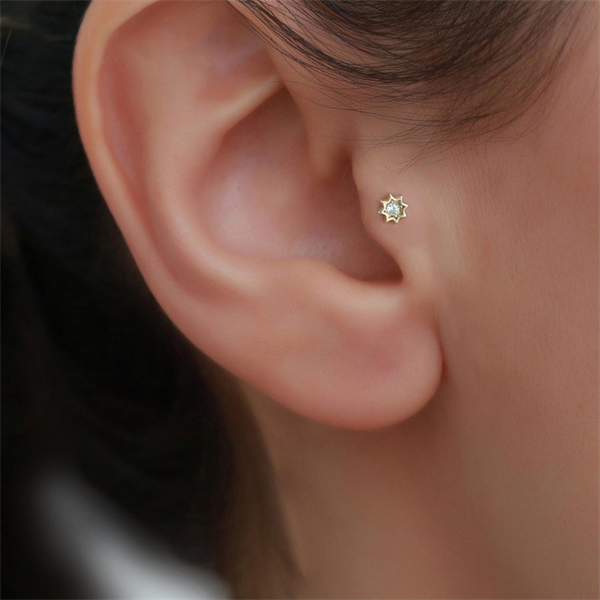 14 Ayar Altın Taşlı Yıldız Tragus Piercing