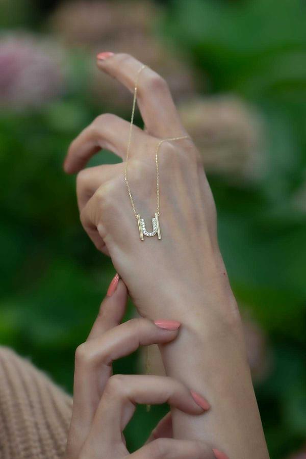 14 Ayar Altın U Harfi Taşlı Kolye