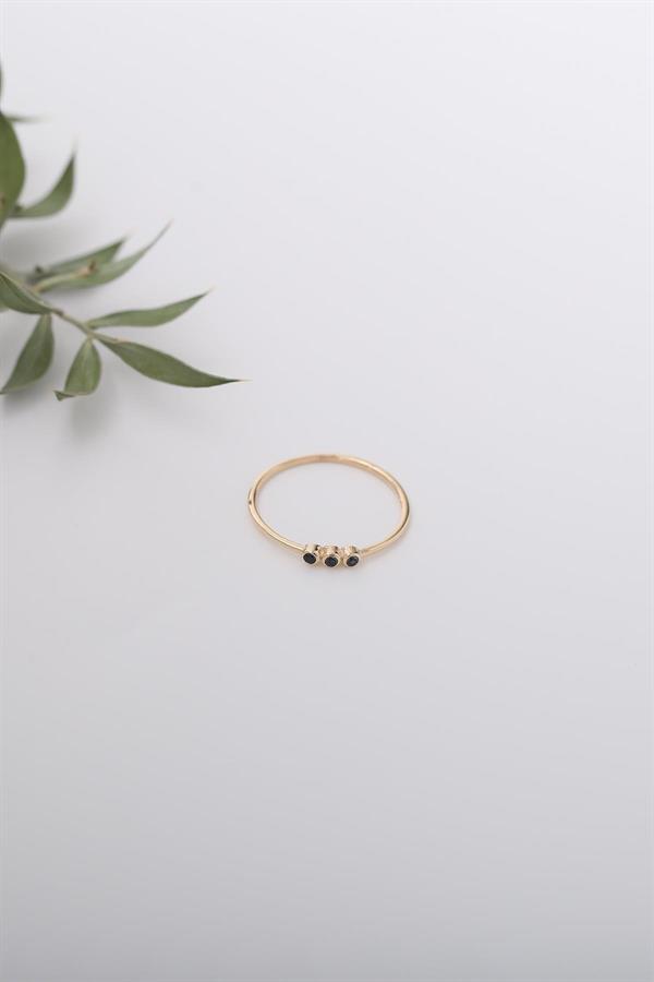 14 Ayar Altın Üç Taşlı Minimal Siyah Yüzük 