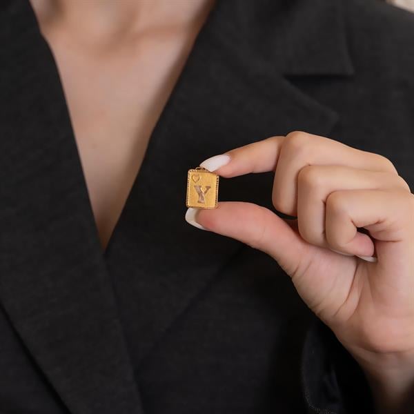 14 Ayar Altın Y Harf Kalpli Kolye Ucu