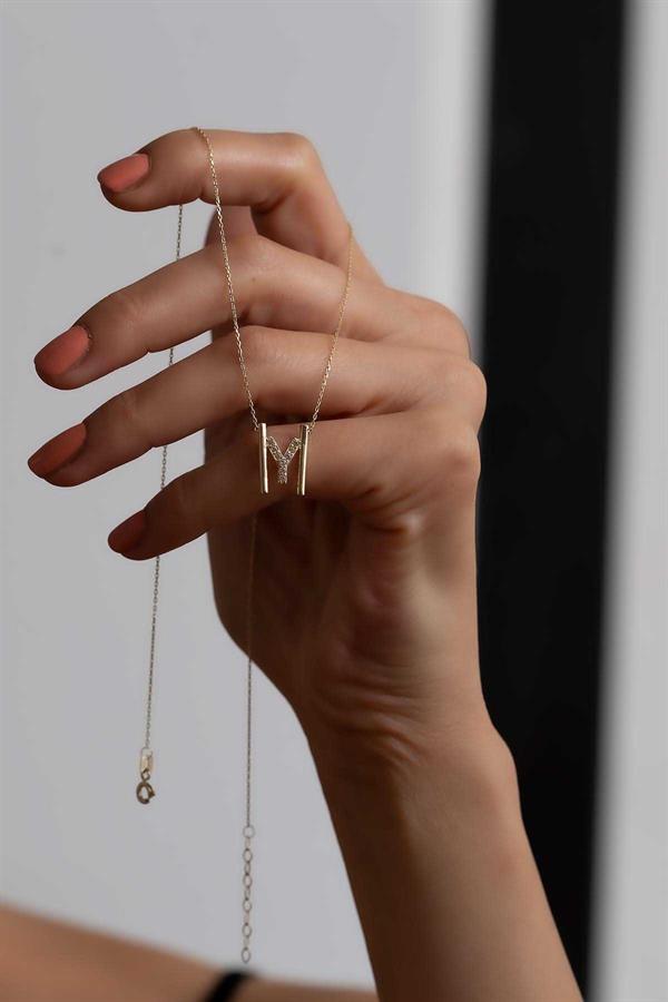 14 Ayar Altın Y Harfi Taşlı Kolye