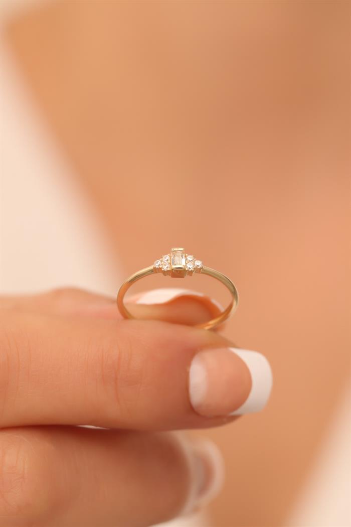 14 Ayar Altın Beyaz Taşlı Minimal Yüzük