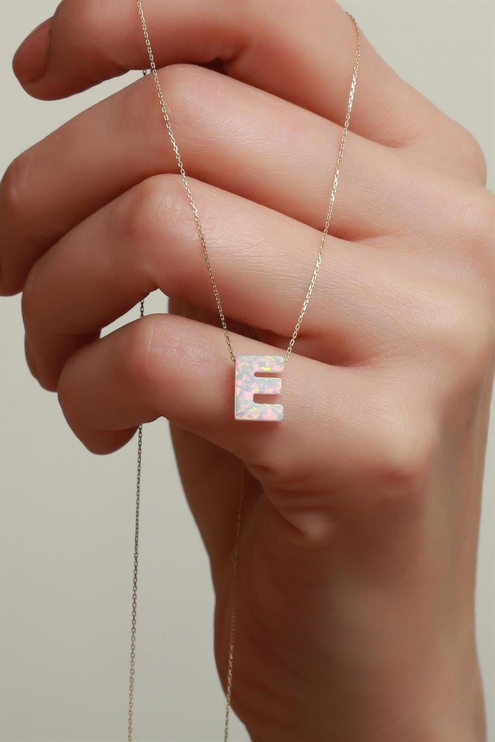 14 Ayar Altın Beyaz Opal Taşlı E Harf Zincir Kolye