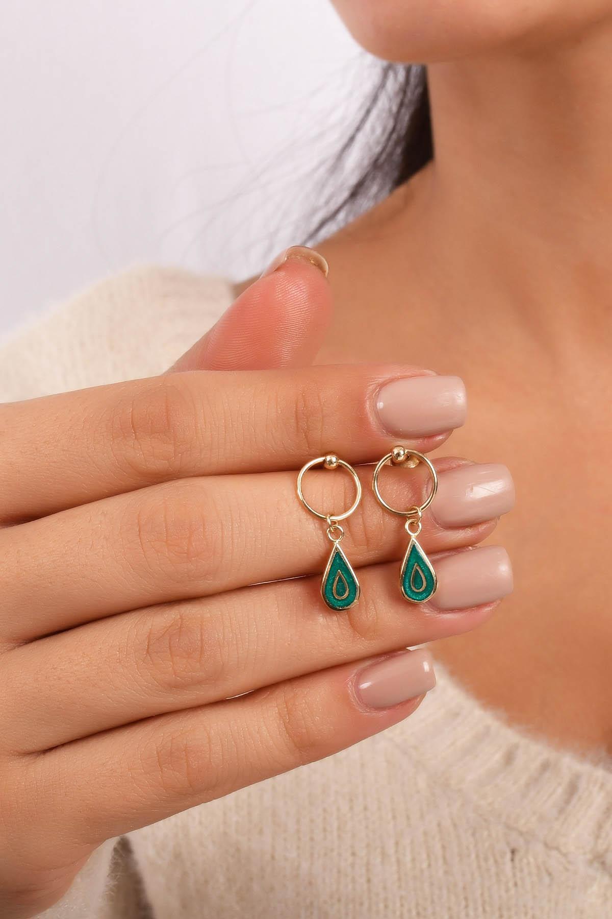Gold dangle deals drop earrings