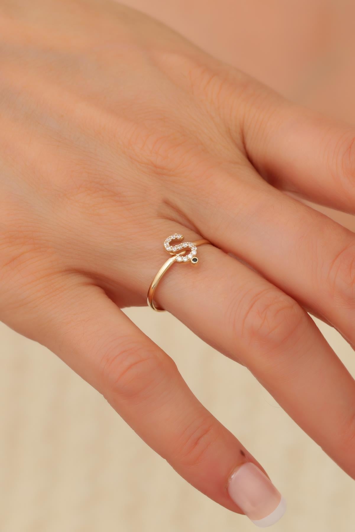 14 Ayar Altın Taşlı Minimal Ş Harfi Yüzük