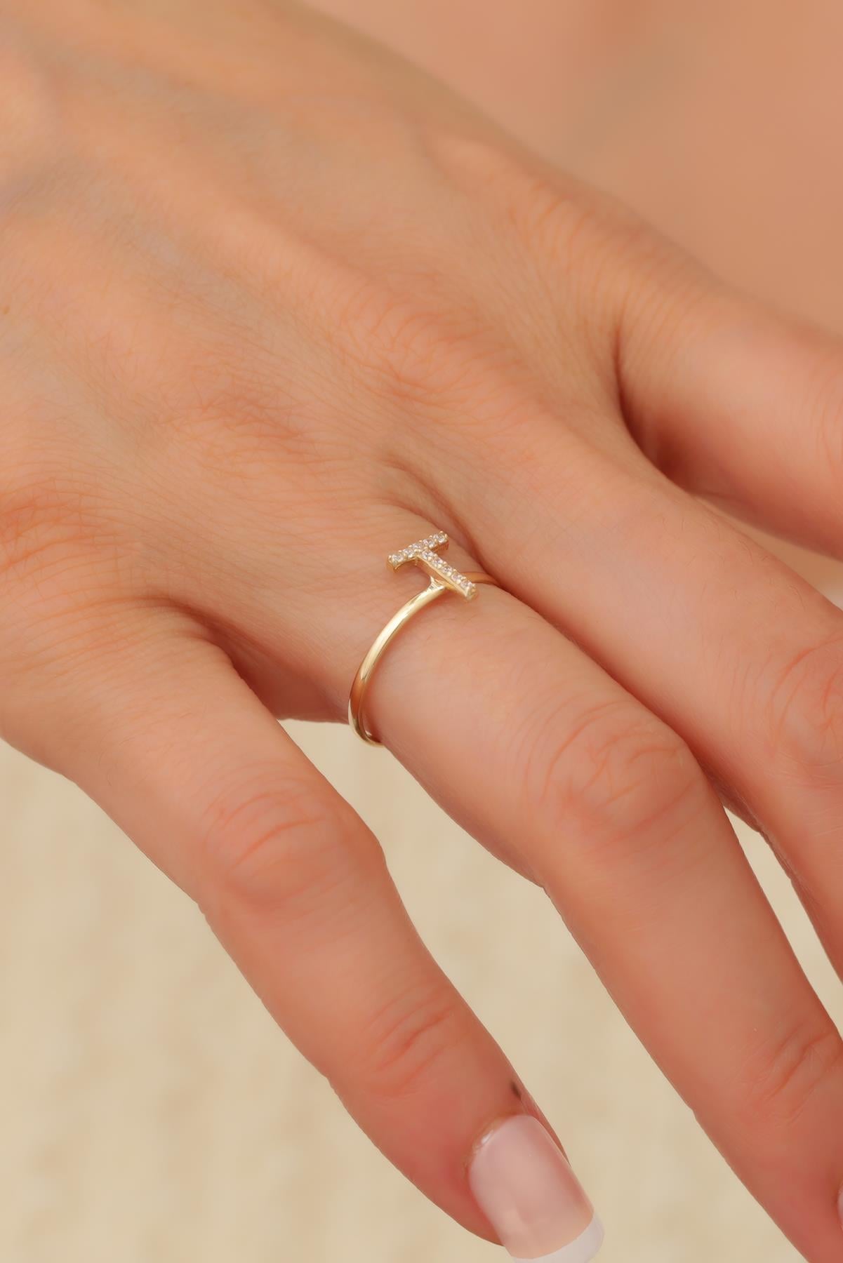 14 Ayar Altın Taşlı Minimal T Harfi Yüzük