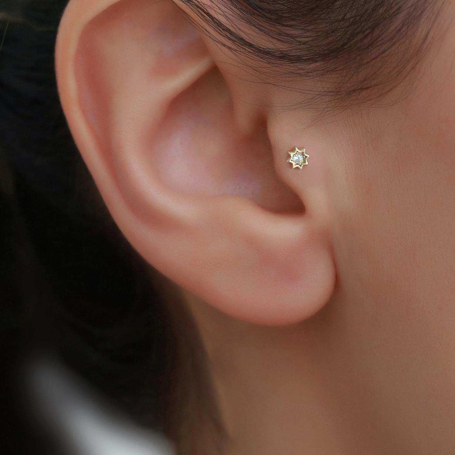 14 Ayar Altın Taşlı Yıldız Tragus Piercing