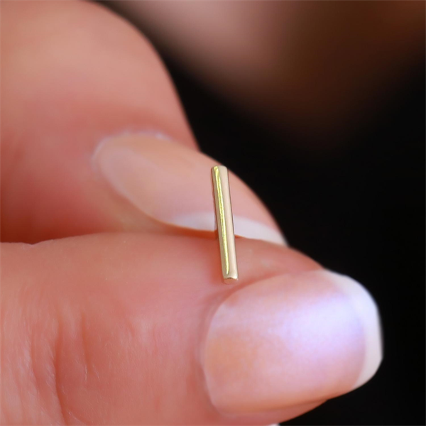 14 Ayar Altın Çizgi Tragus Piercing