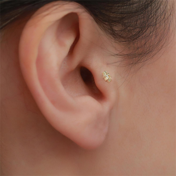 14 Ayar Altın Taşlı Yıldız Tragus Piercing
