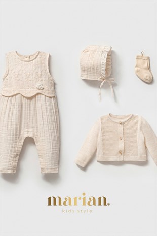 Müslin Nakışlı Bebek Tulum Seti – Krem Örgü Hırka ve Şapkalı 4lü Takım 3-6 Ay