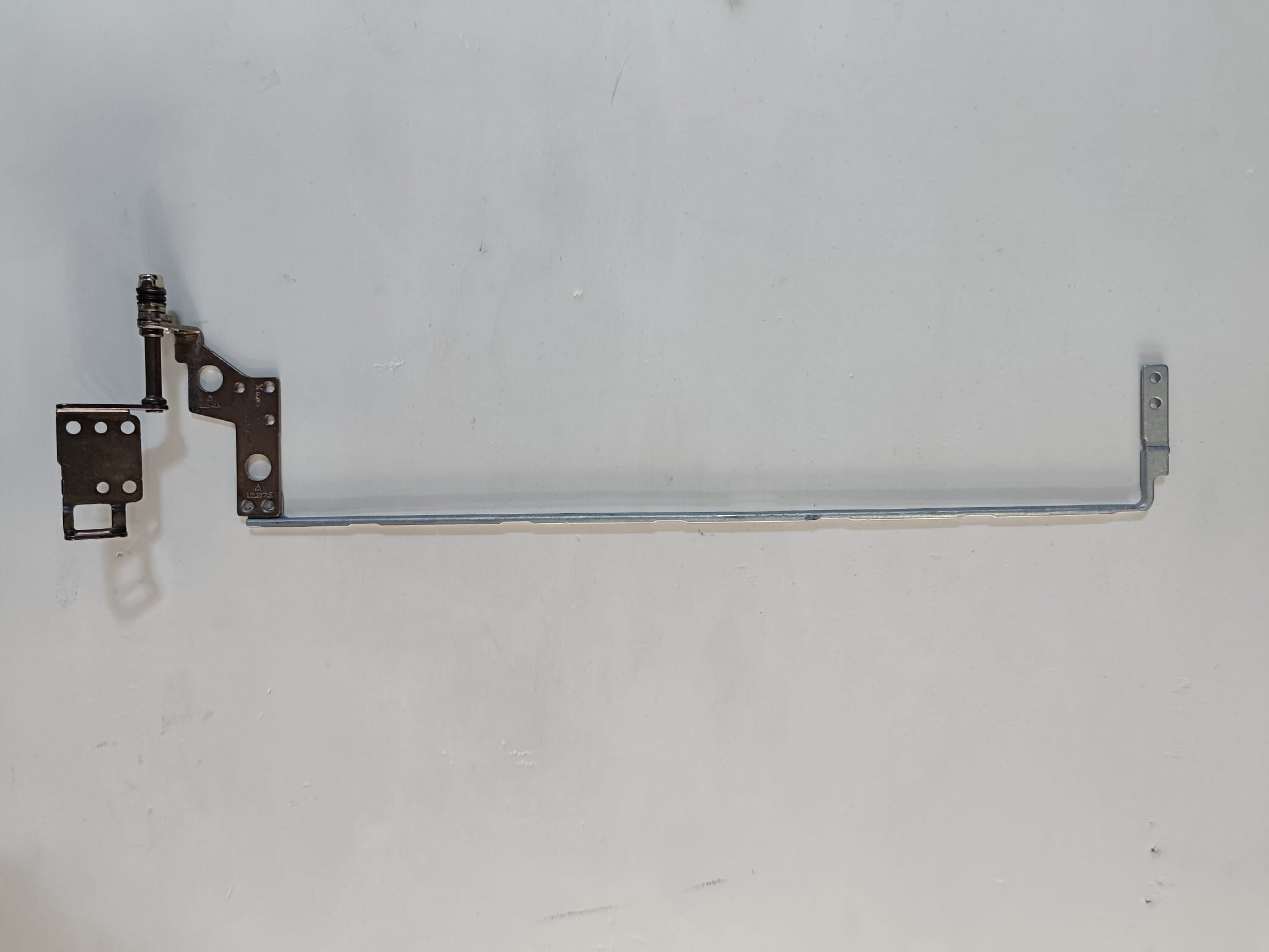 LENOVO 320-15ISK 320-15IKB 320-15AST 320-15IAP  CJ-R SAĞ MENTEŞE STOK:Z106