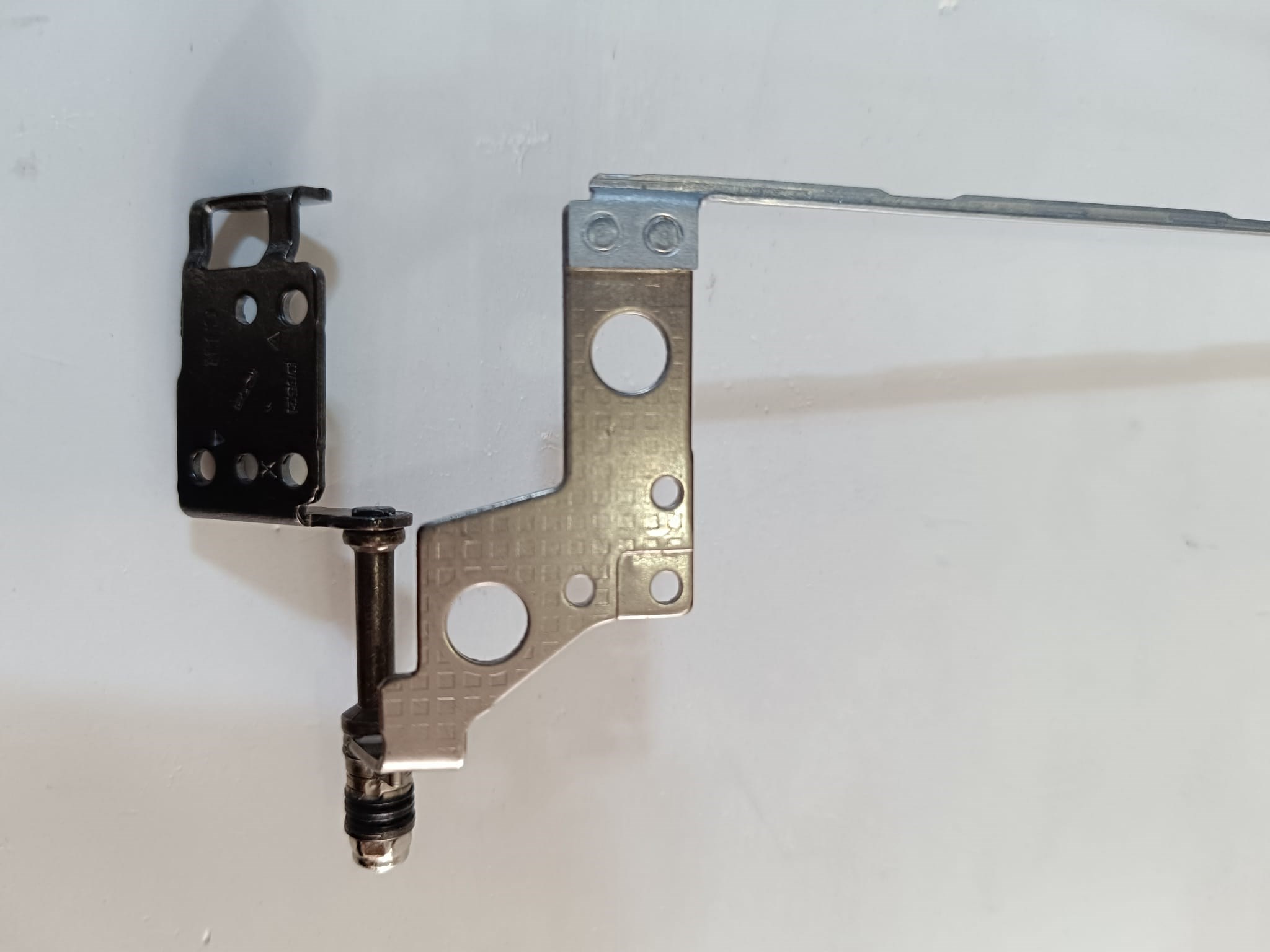LENOVO 320-15ISK 320-15IKB 320-15AST 320-15IAP  CJ-R SAĞ MENTEŞE STOK:Z106