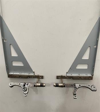 TOSHIBA SATELLITE A300-17N MENTEŞE TAKIMI  MODEL NO: PSAJ0E-01300QTE MENTEŞE KOD: FABL5003010-FABL5004010 STOK: Z93