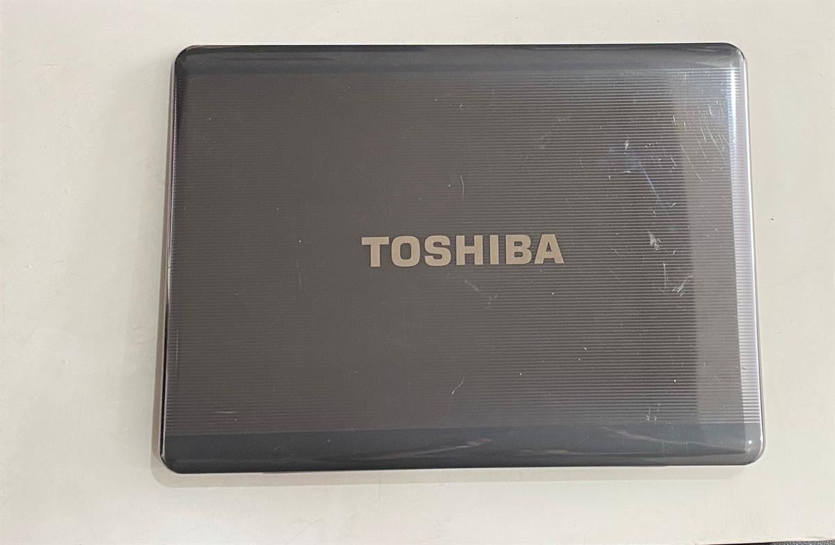 Cover - Arka kapakTOSHIBA SATELLITE A300-17N  MODEL NO: PSAJ0E-01300QTE EKRAN ARKA KAPAK COVER STOK: Z93
