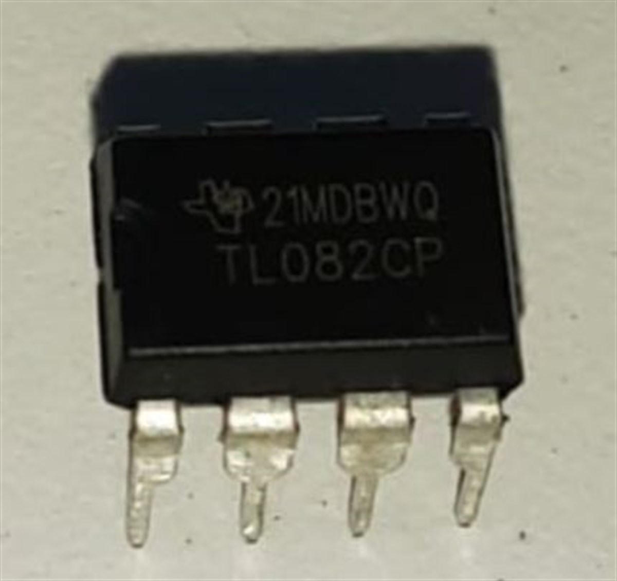TL 082